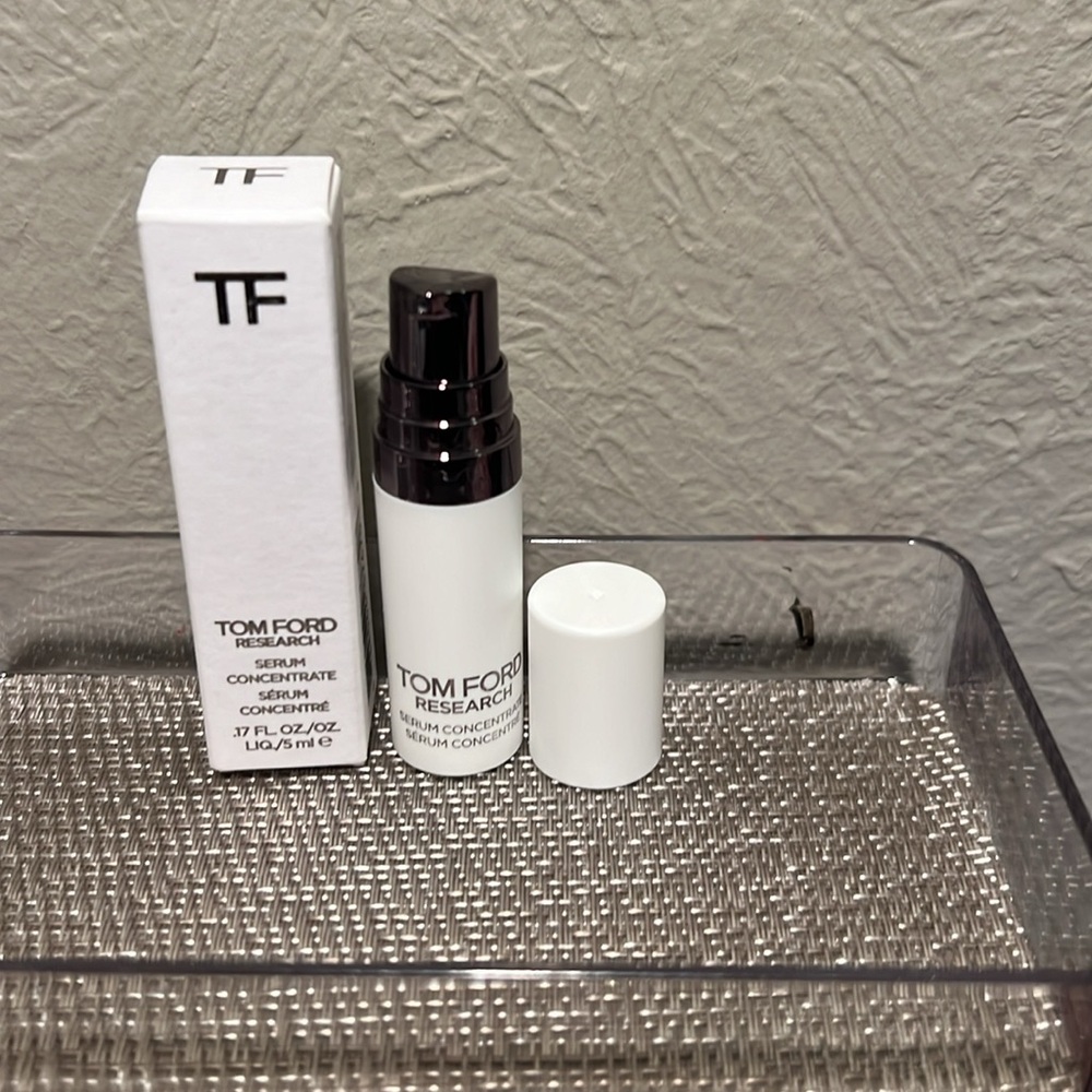 $7 in bundle of 5 or more! TOM FORD Serum Concentrate” mini/.17 fl oz